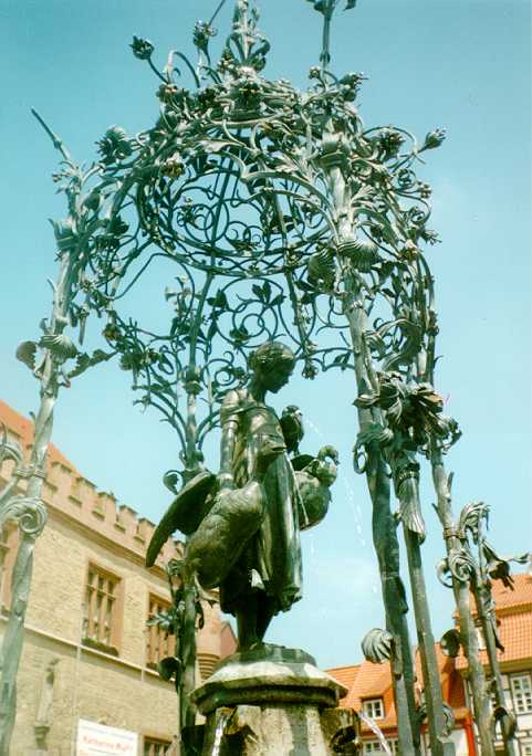 Das Gttinger Gnseliesel auf dem Markt vor dem Rathaus.